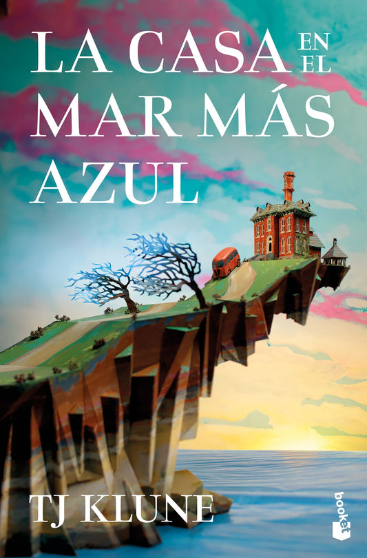 La casa en el mar más azul